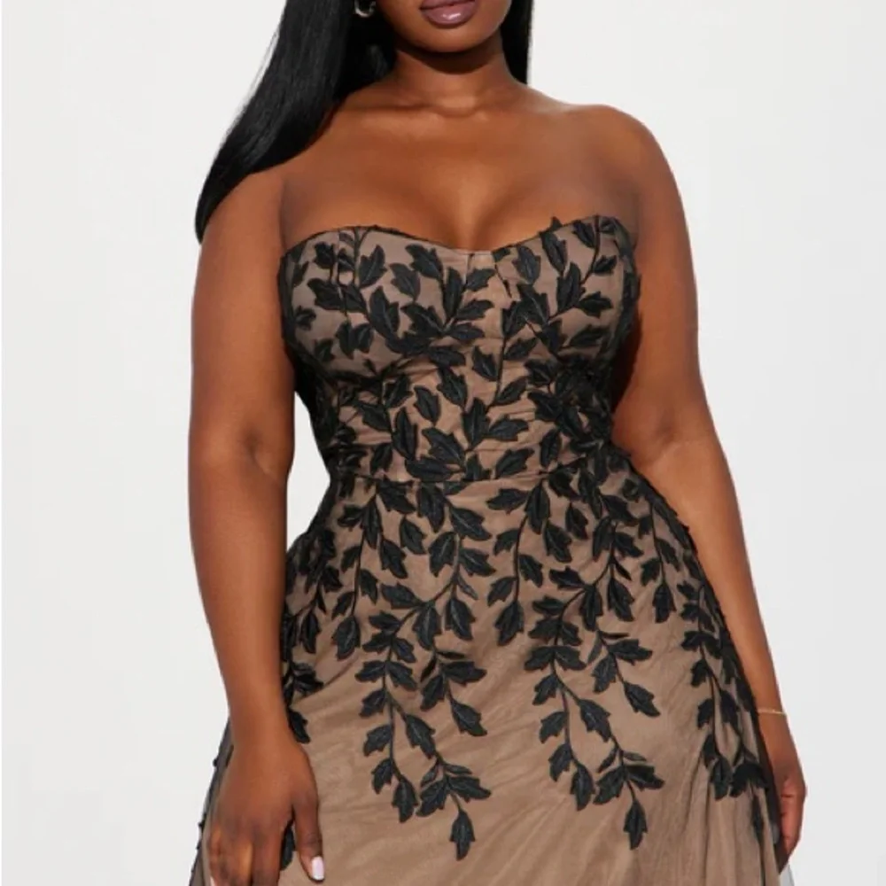 Elegant Black Floral Strapless Dress, Size: Small✅